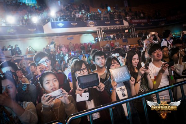 任何人的传奇结束了 Top Esports 的连胜， Oh My God 在 LPL 第二阶段2025中击败了 Ultra Prime 。