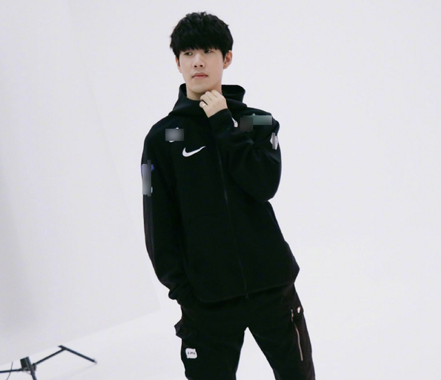 VCT CN 发布 FPX 新赛季阵容： AAAAY ／ yosemite ／ Autumn ／ Life ／ BerLIN