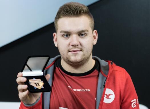 21点高阶策略：除了算牌，如何通过观察“剩牌厚度”调整注码比例？（21点进阶打法：不靠算牌，以“剩牌厚度”动态优化下注比例）